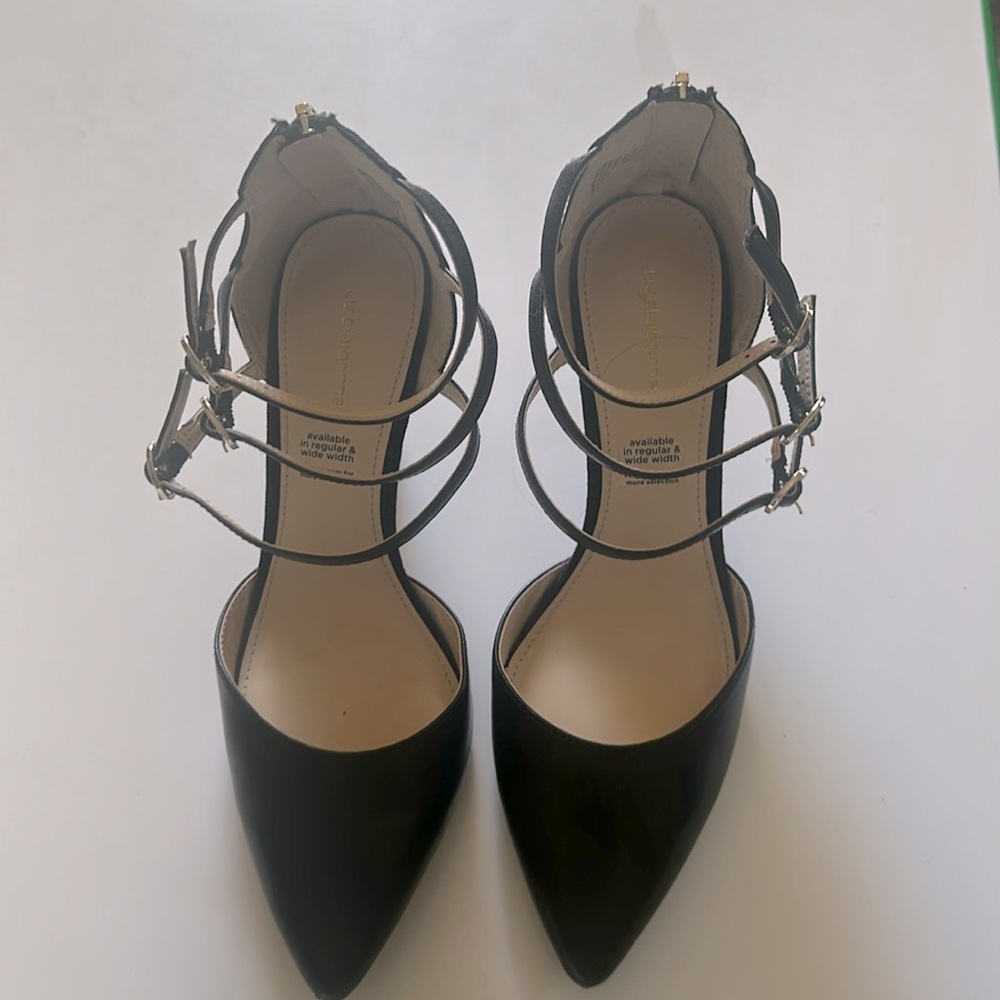 Liz Claiborne black pump